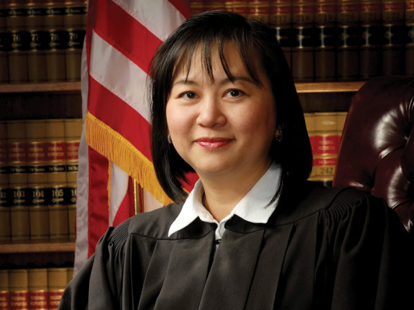 Jacqueline nu chanh an Viet dau tien